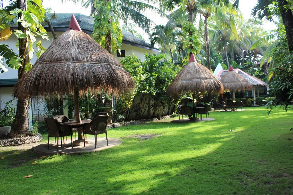 Tonglen Beach Resort Balabag  Buitenkant foto