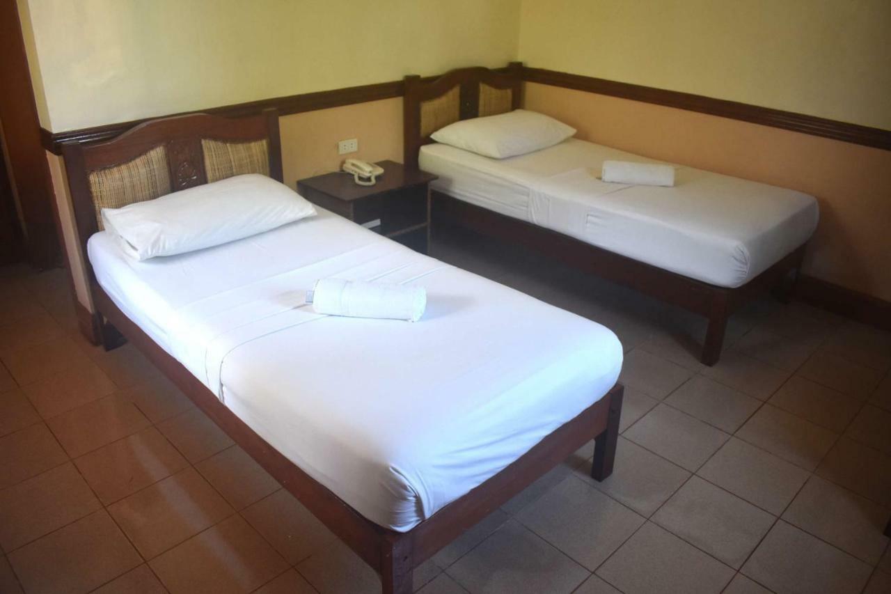 Tonglen Beach Resort Balabag  Buitenkant foto